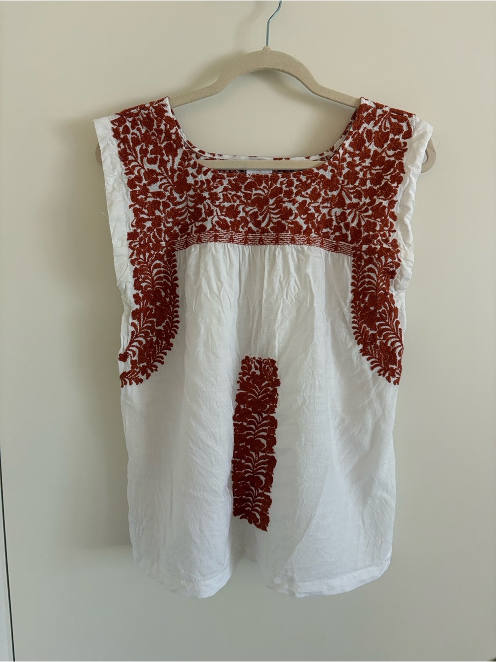 J. MARIE GUADALUPE EMBROIDERED SLEEVELESS TOP WHITE AND BURNT ORANGE SIZE S